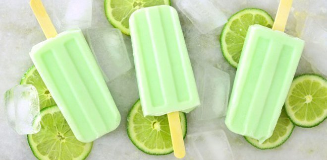 Make water ice cream yourself: green smoothie ice cream