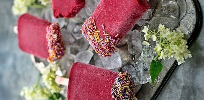 Make water ice cream yourself: vegetable smoothie on a stick